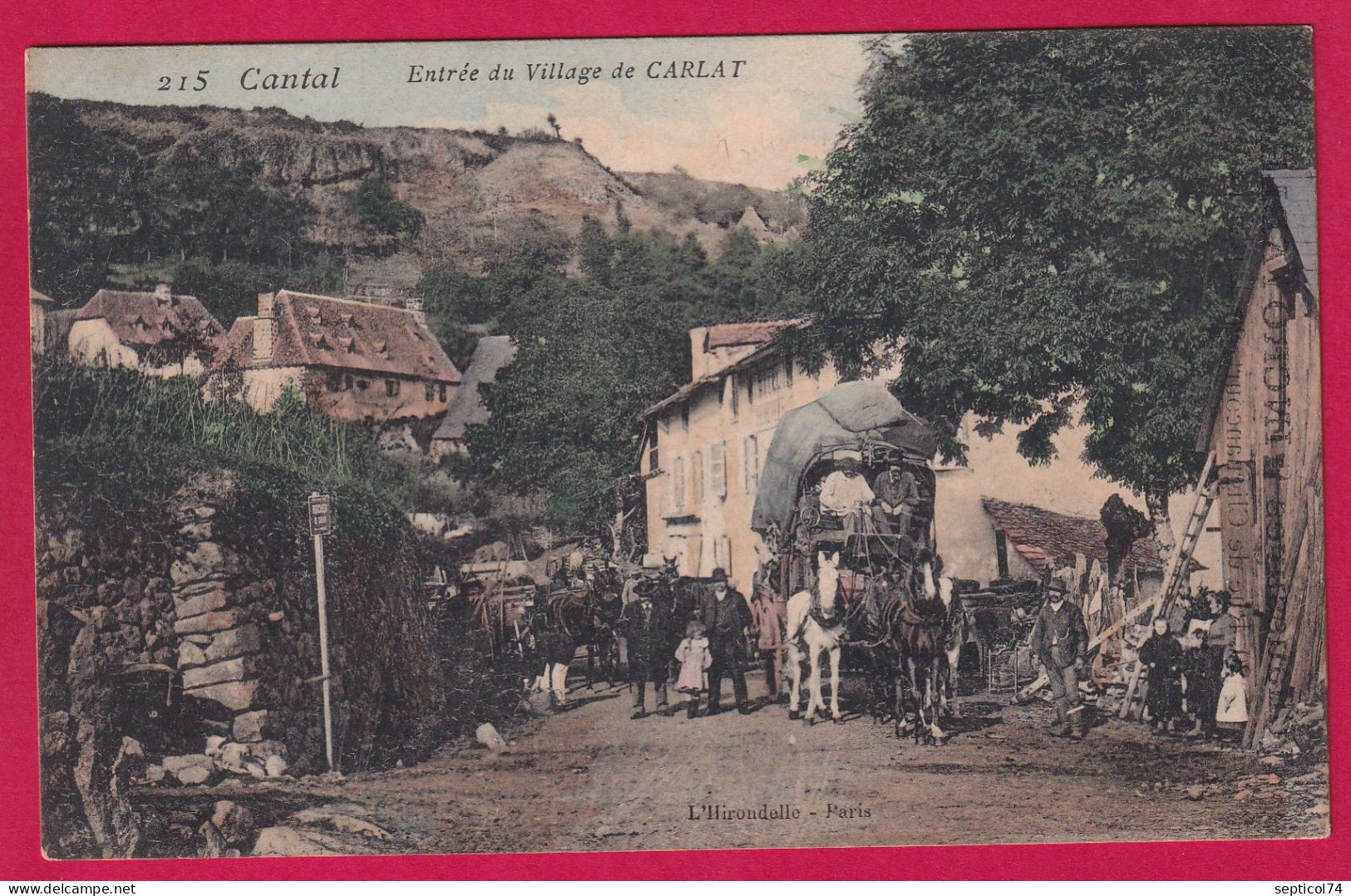 CANTAL DILIGENCE POSTALE ENTREE DU VILLAGE DE CARLAT  EN COULEUR CARTE POSTALE - Carlat