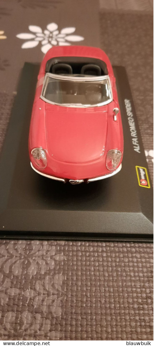 Bburago Alfa Romeo Spider Duetto 1966 1:32 - Massstab 1:32