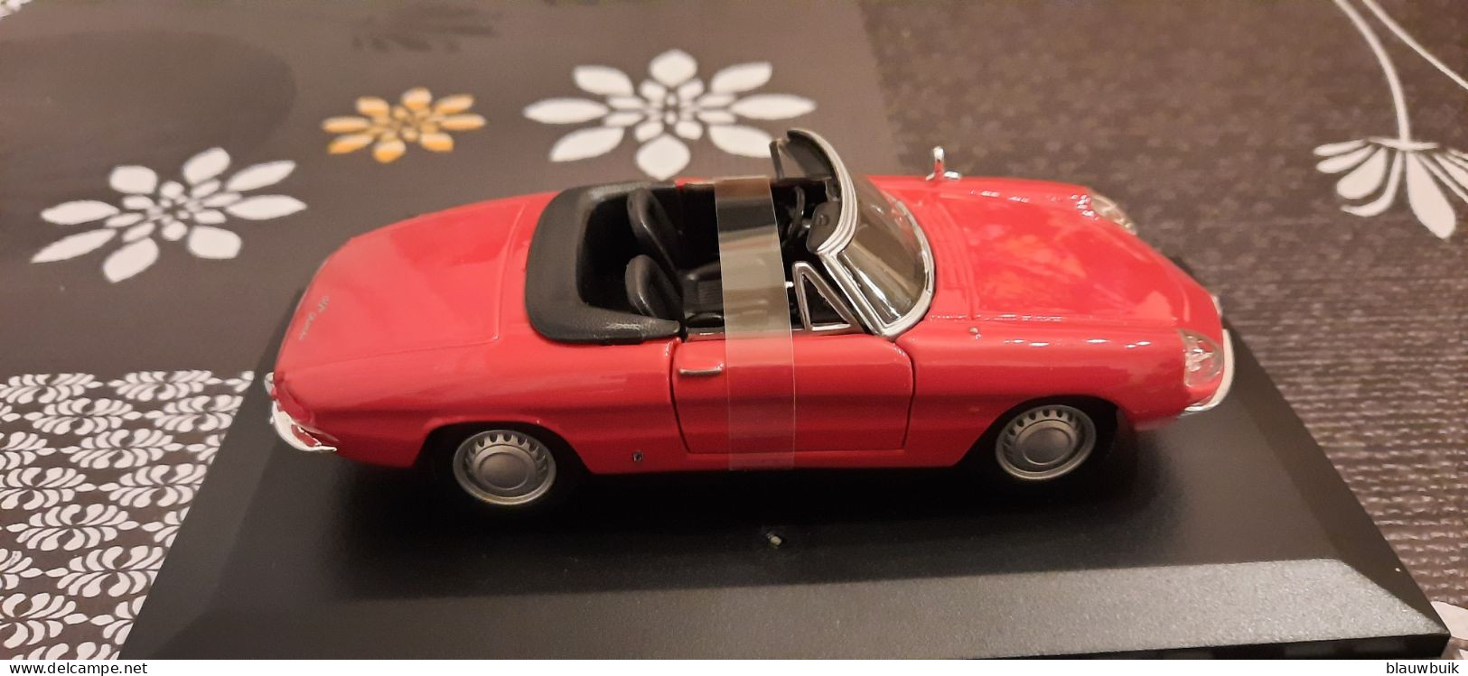 Bburago Alfa Romeo Spider Duetto 1966 1:32 - Massstab 1:32