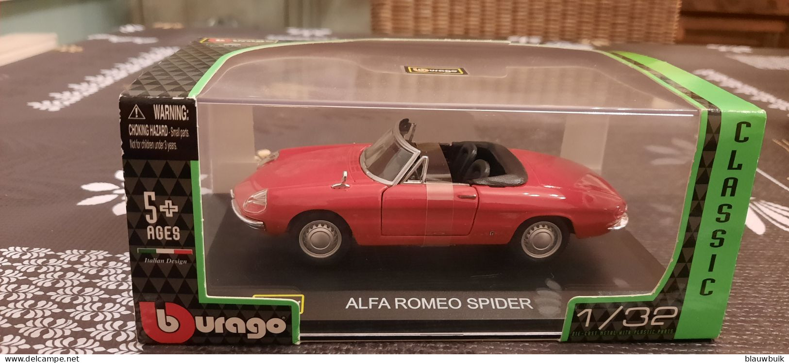 Bburago Alfa Romeo Spider Duetto 1966 1:32