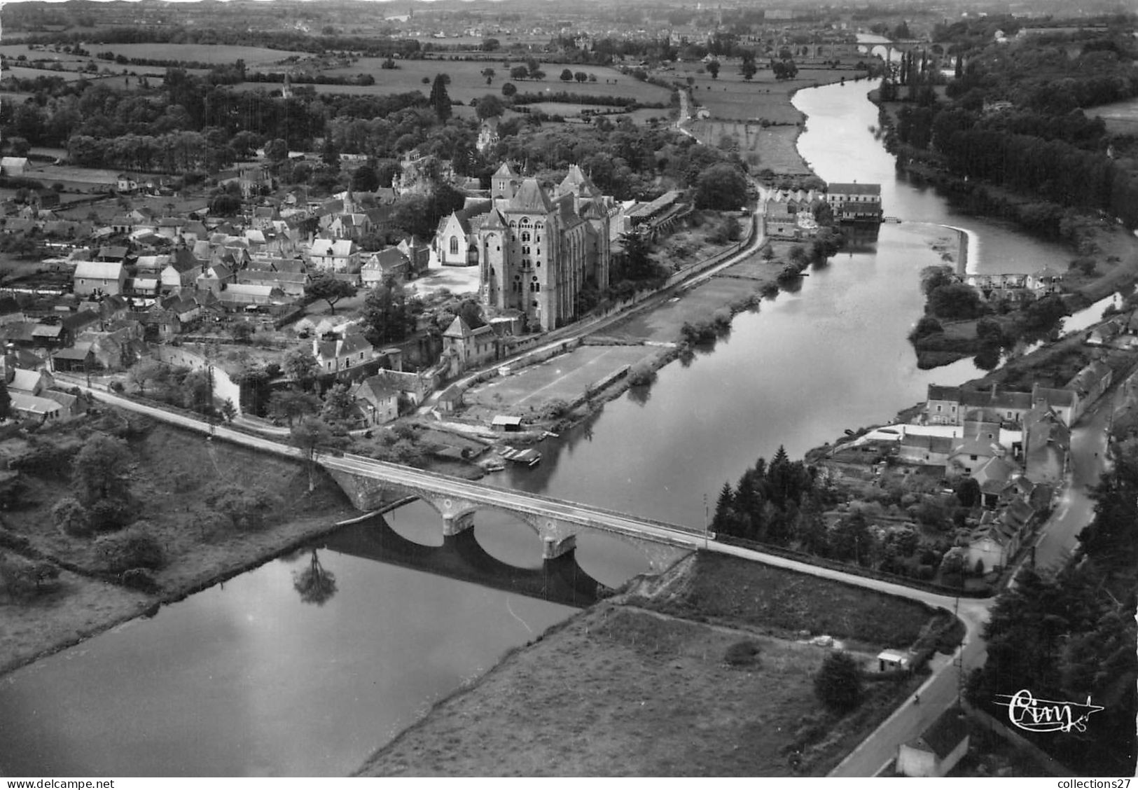 72-SOLESMES- VUE AERIENNE L'ABBAYE ST-PIERRE SUR LES BORDS DE LA SARTHE - Solesmes