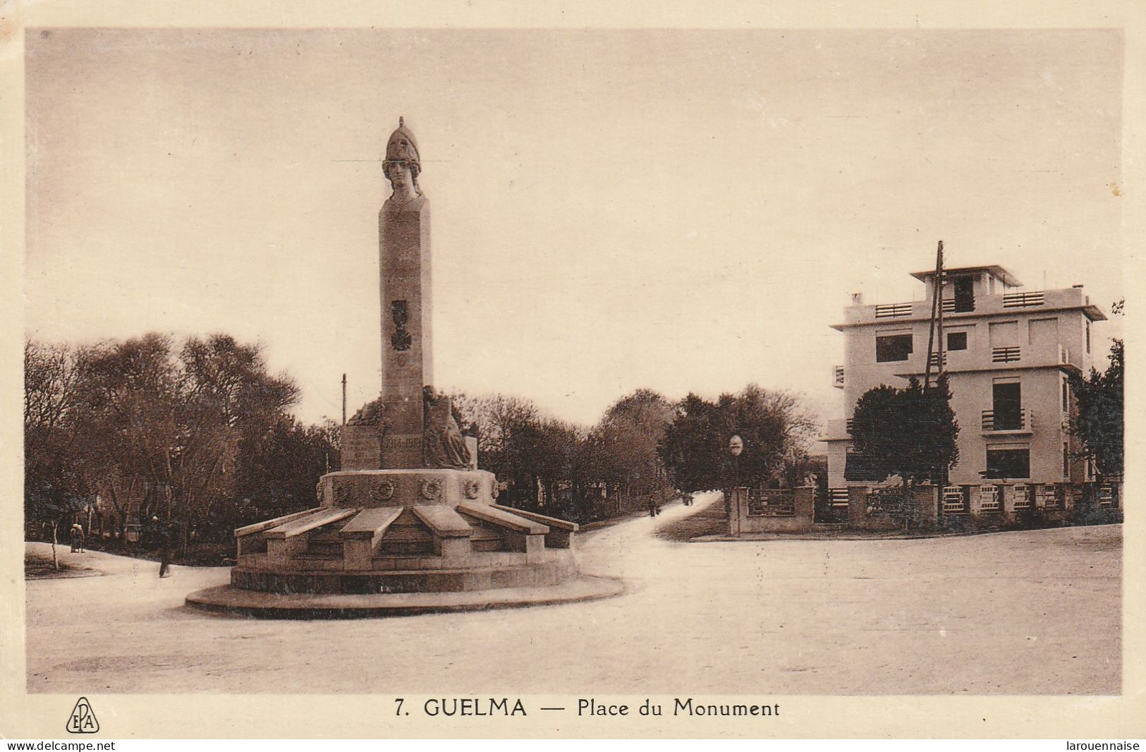 Algérie - GUELMA - Place Du Monument - Guelma