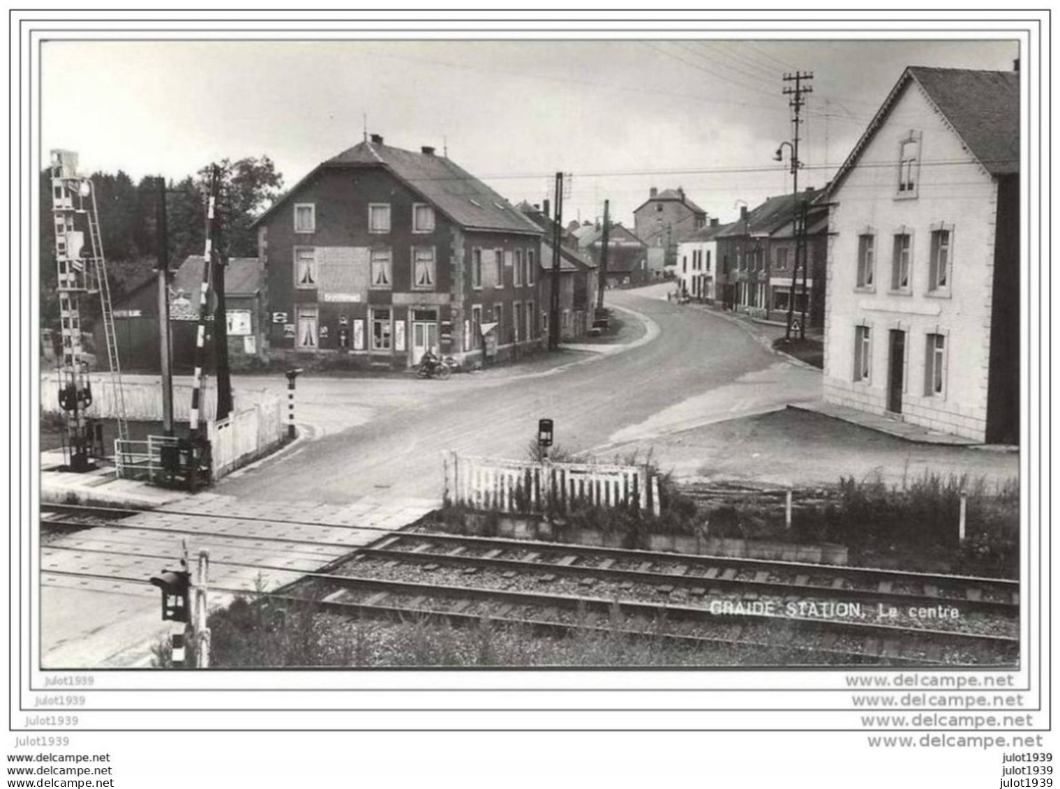 GRAIDE ..-- GARE . Station , Le Centre . GARE , Passage à Niveau . - Bièvre