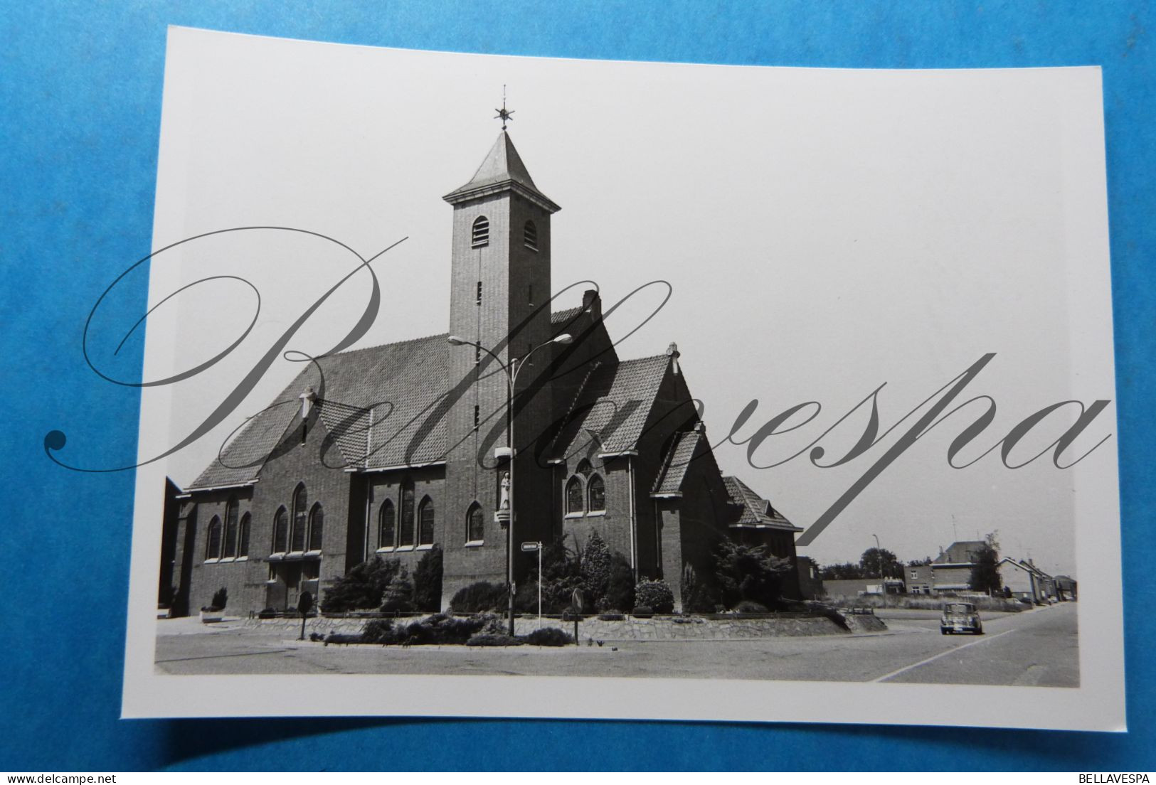 Hoeselt Kerk    Foto-Photo Prive X 2 Afdrukken Verschile Contrast Belichting - Lieux