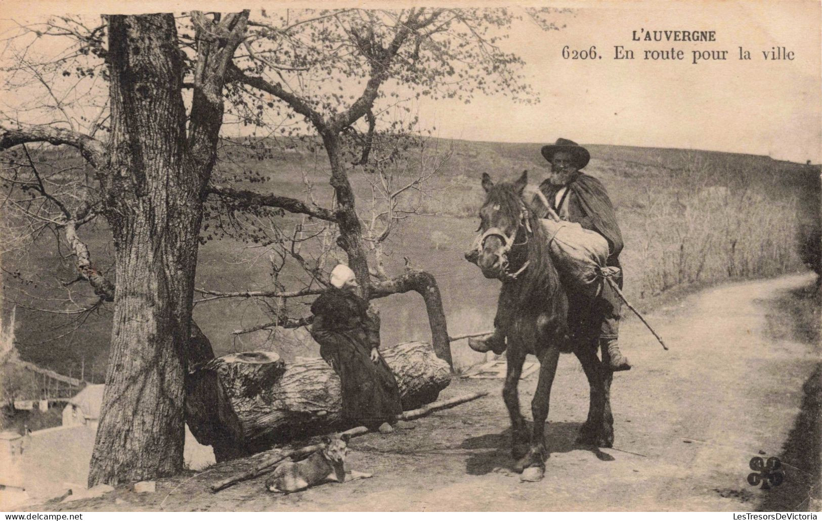 FRANCE - L'AUVERGNE - En Route Pour La Ville - A Cheval - Animé - Carte Postale Ancienne - Auvergne Types D'Auvergne