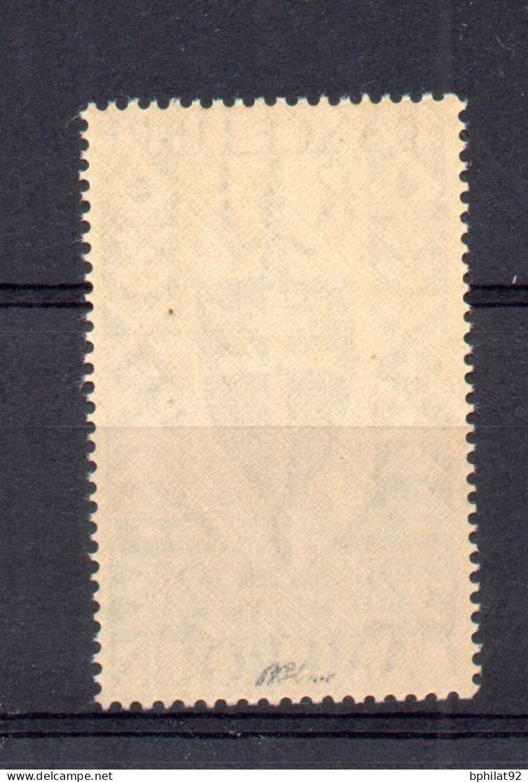 !!! CAMEROUN, N°257a VERT AU LIEU D'ARDOISE NEUF ** SIGNE BLANC - Unused Stamps