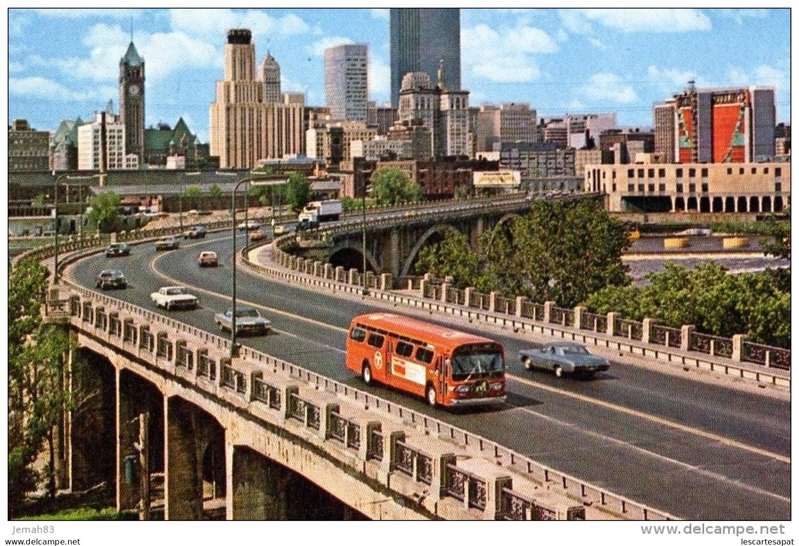 VEHICULE DE TOURISME Minneapolis  AUTOBUS (LOT AA10) - Bus & Autocars