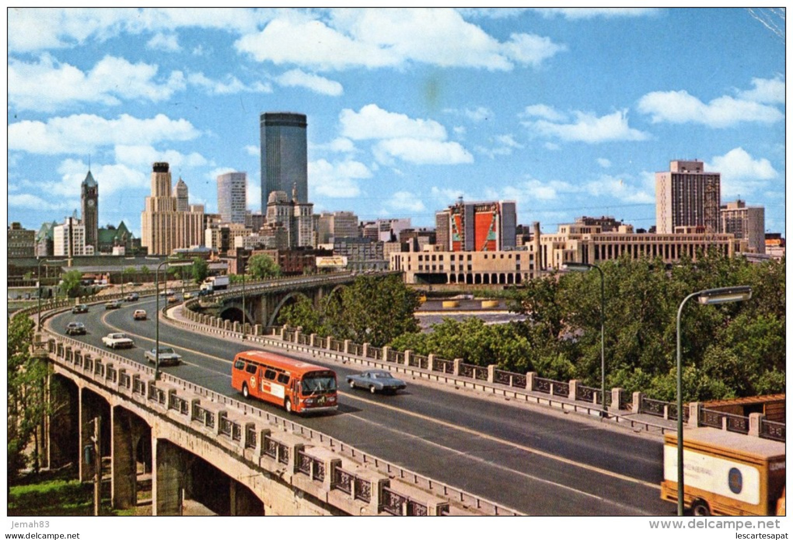 VEHICULE DE TOURISME Minneapolis  AUTOBUS (LOT AA10) - Bus & Autocars