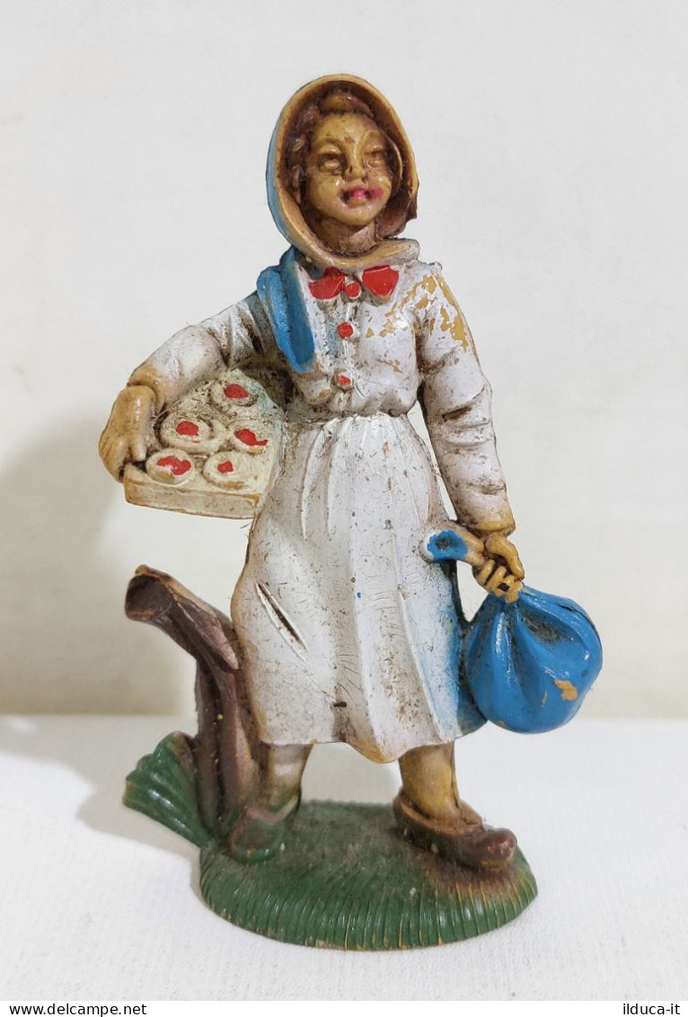 I115878 Pastorello Presepe - Statuina In Plastica - Donna Con Vassoio - 8,5 Cm - Christmas Cribs