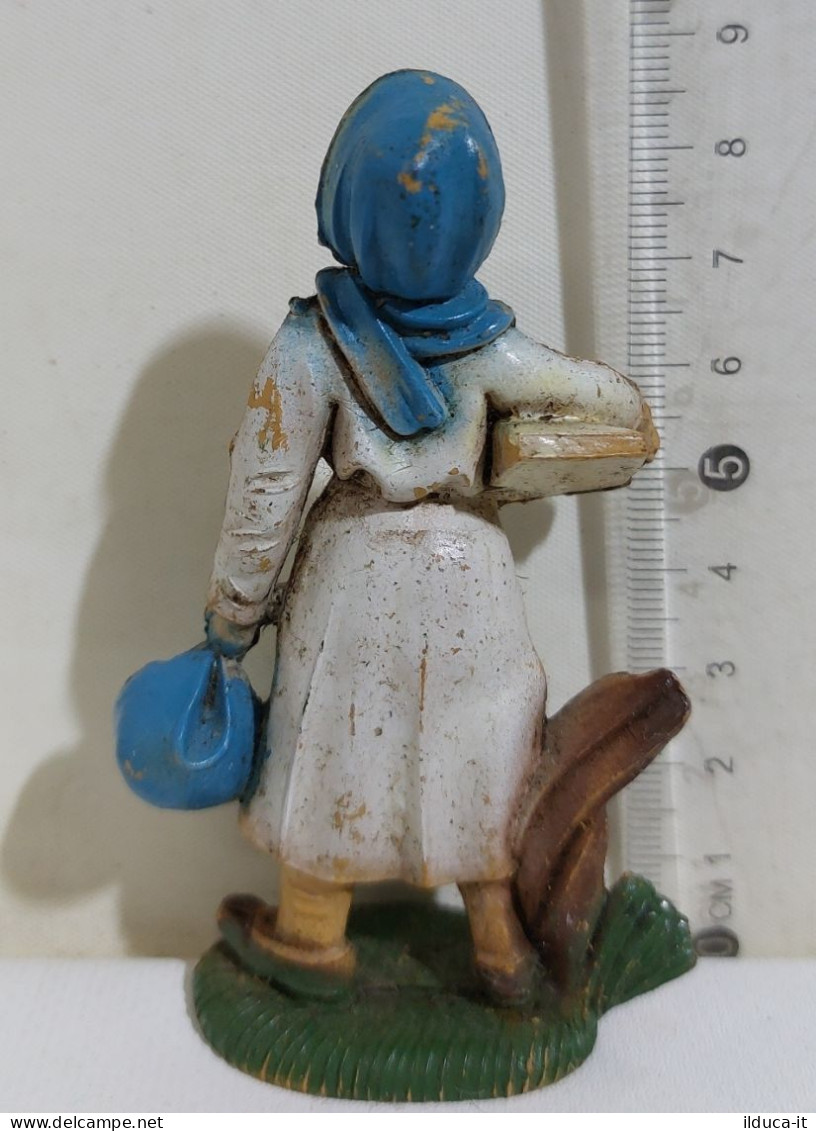 I115878 Pastorello Presepe - Statuina In Plastica - Donna Con Vassoio - 8,5 Cm - Presepi