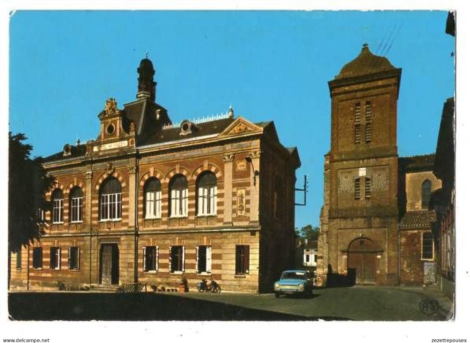 34828-ZE-82-VERDUN SUR GARONNE-Place De La Mairie------------voiture - Verdun Sur Garonne