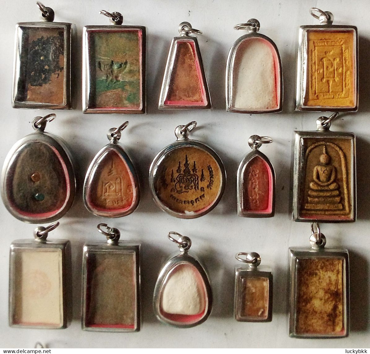 SET OF 15 THAI BUDDHIST BLESSED MEDALLION CLAY AMULETS - Länder