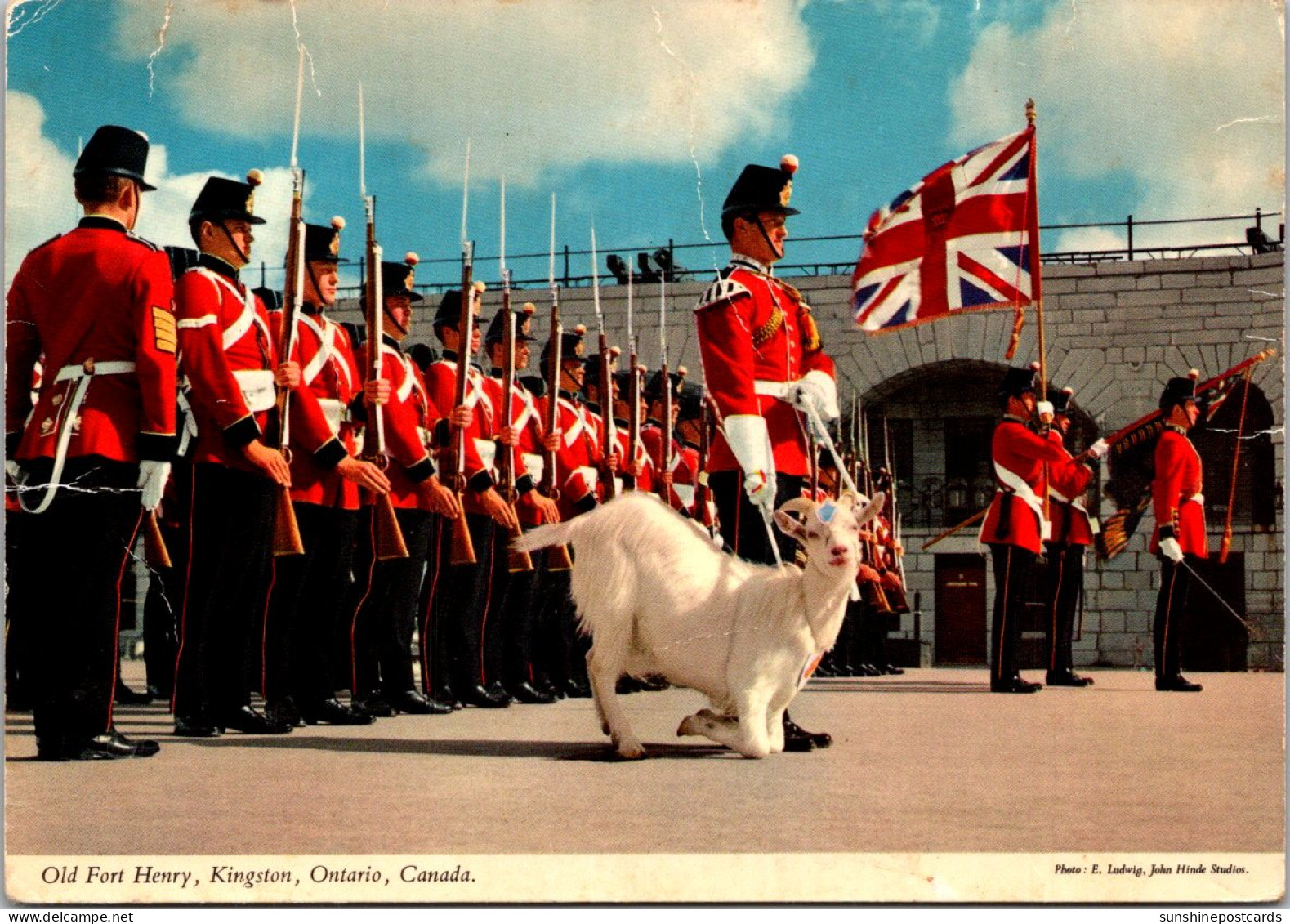 Canada Kingston Old Fort Henry The Fort Henry Guard Executing General Salute - Kingston