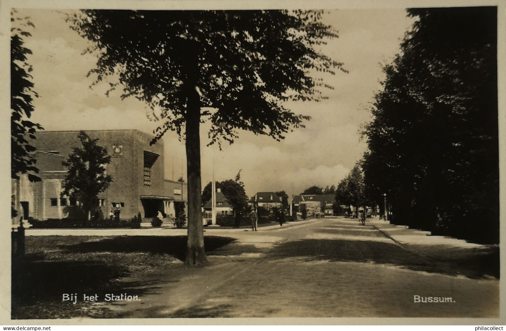 Bussum // Bij Het Station 1931 - Bussum