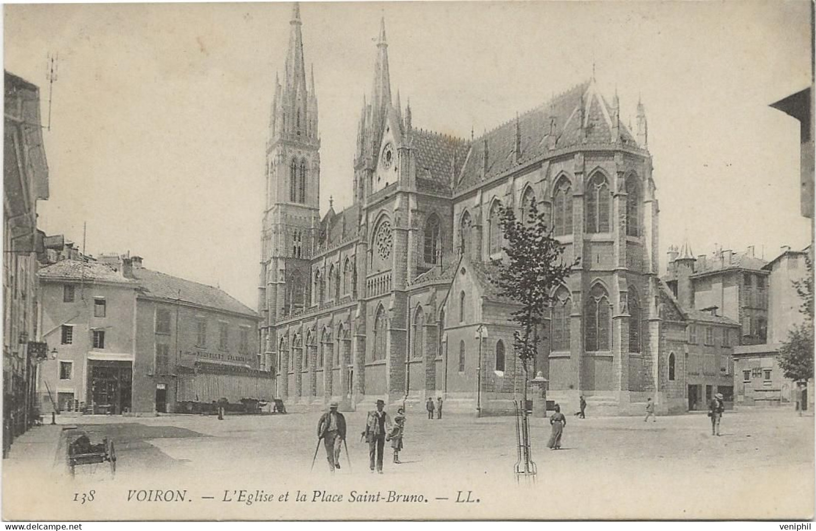 VOIRON - L'EGLISE ET LA PLACE SAINT-BRUNO  - ANNEE 1910 - Voiron