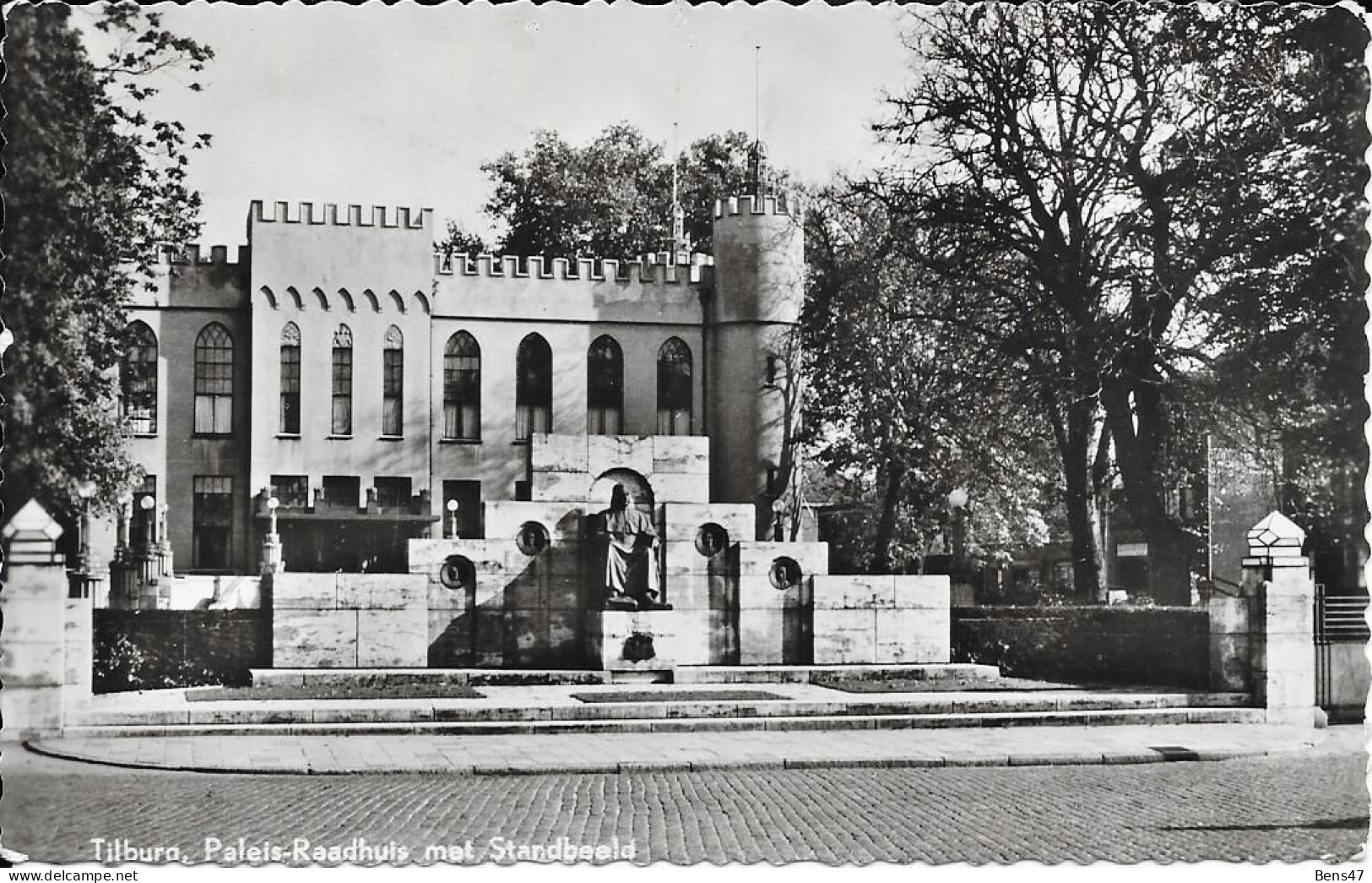 Tilburg Paleis-Raadhuis Met Standbeeld 1955 - Tilburg