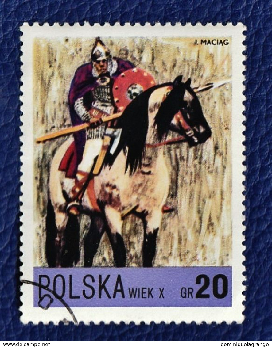 8 timbres de Pologne "sports et "guerriers" de 1957 à 1972