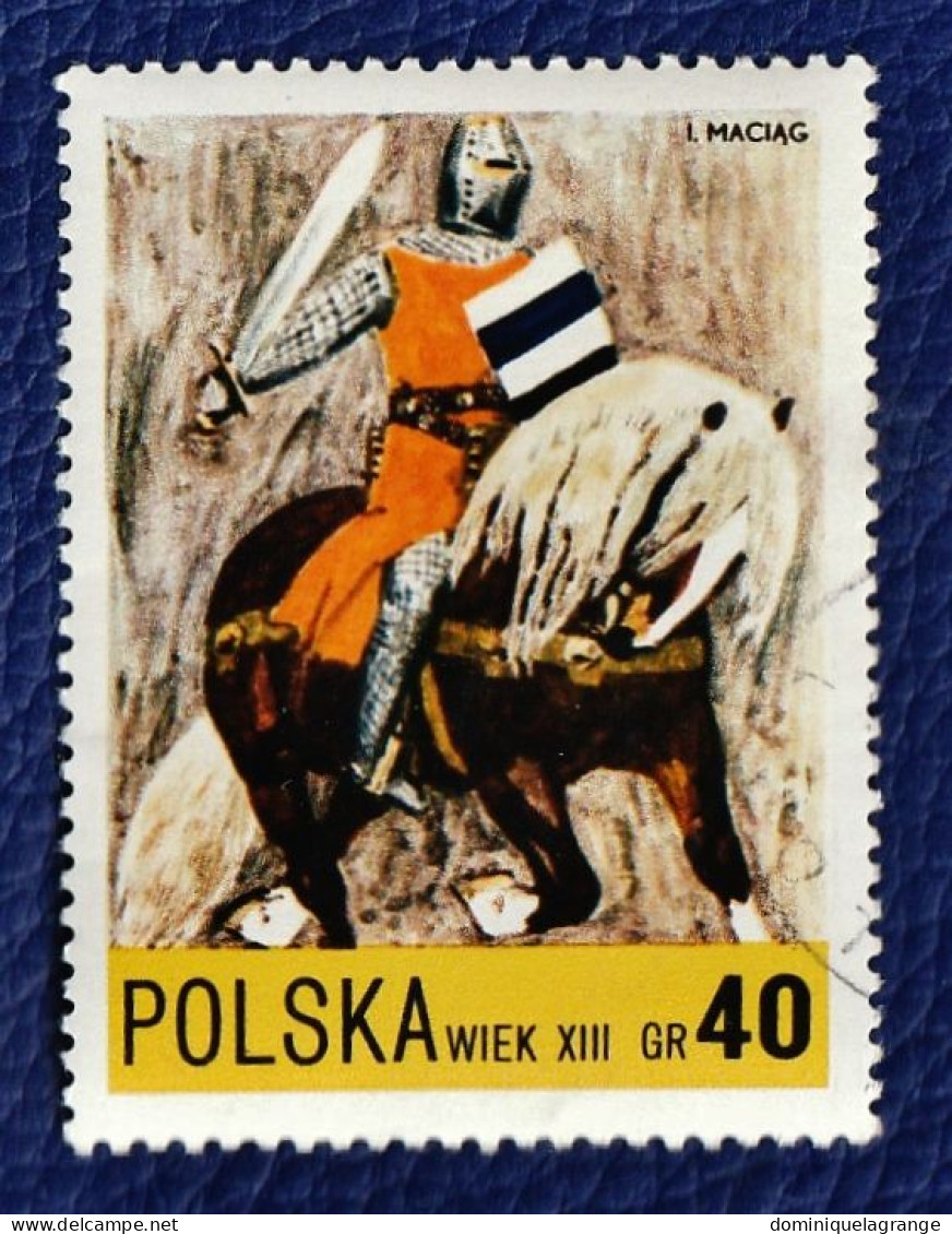 8 timbres de Pologne "sports et "guerriers" de 1957 à 1972