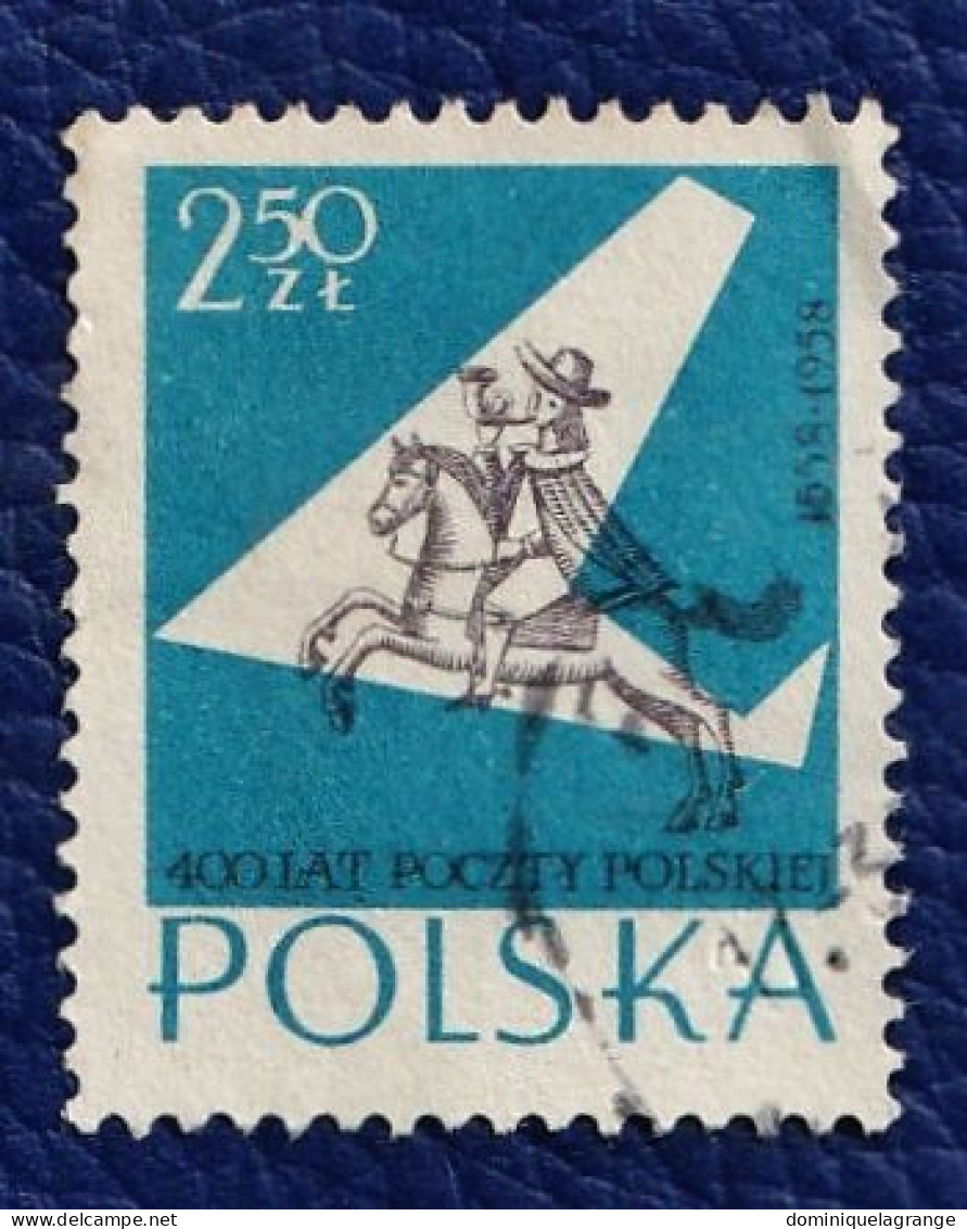 10 timbres de Pologne "vieilles gravures" et "scènes de guerre" de 1951 à 1974