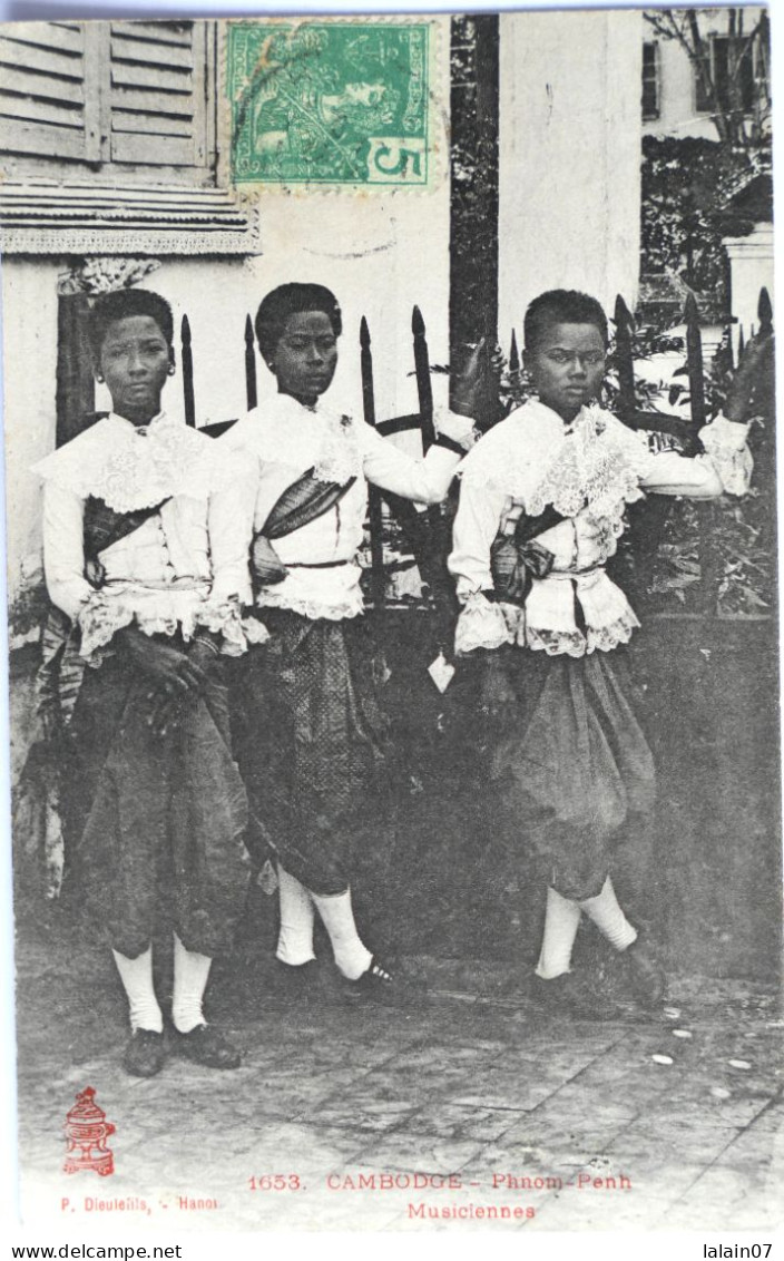 C. P. A. : CAMBODGE : PHNOM-PENH : Musiciennes, Timbre En 1906 - Cambodge