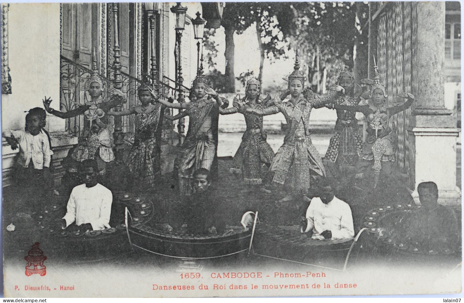 C. P. A. : CAMBODGE : PHNOM-PENH : Danseuses Du Roi Dans Le Mouvement De La Danse, Timbre En 1906 - Cambodge