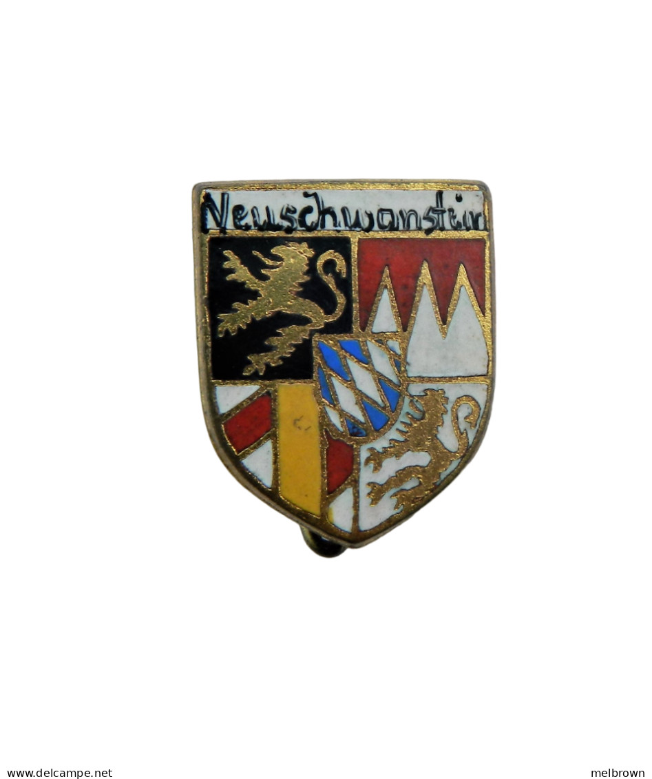 Collectible Neuschwanstein Metal Heraldry Brooch/Pin - Broches