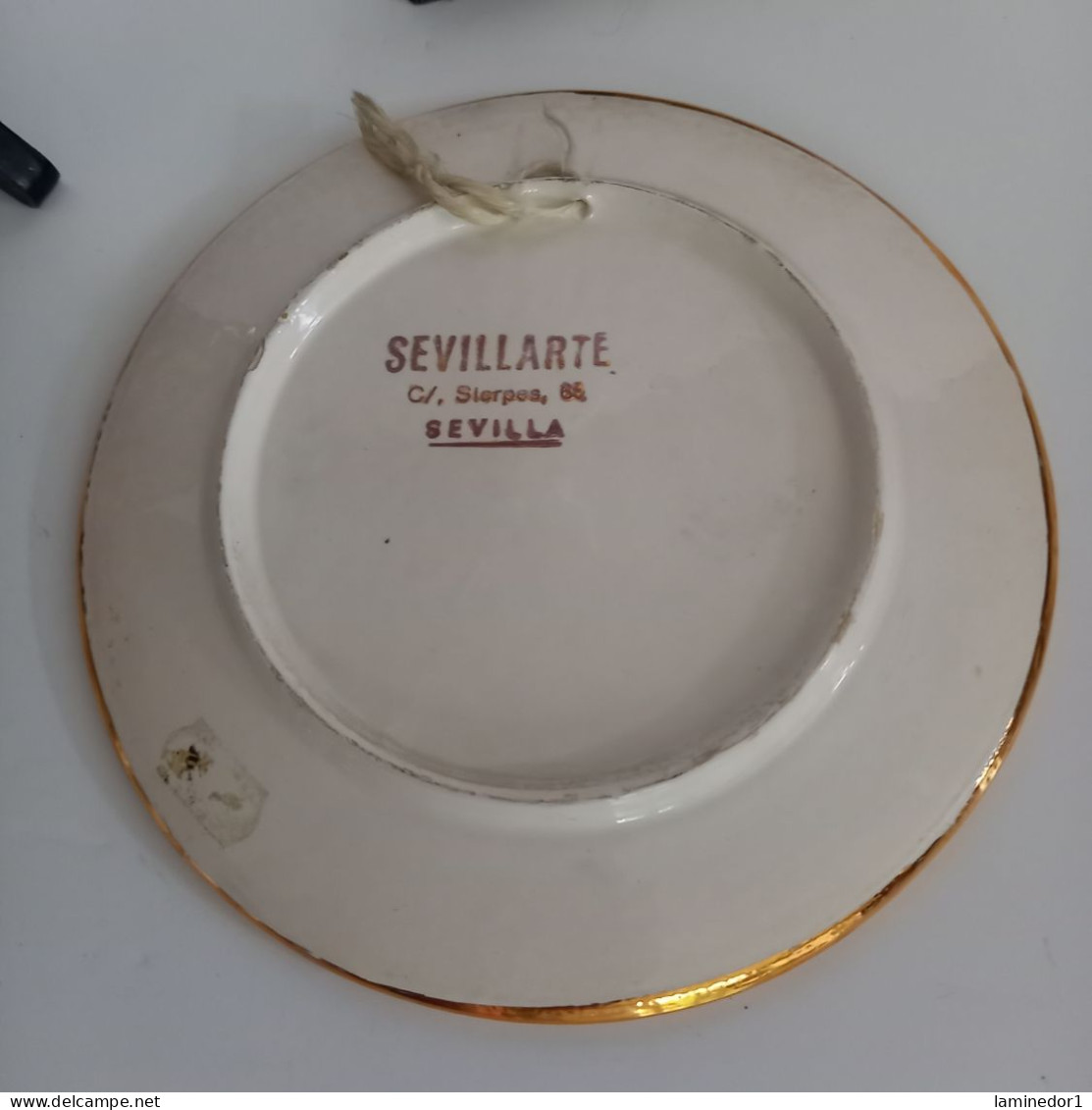 Belle Plaque Céramique Vintage  Sévillarte Avec Placage D’or 24kt. Un Beau Bouquet De Fleurs - Sonstige & Ohne Zuordnung