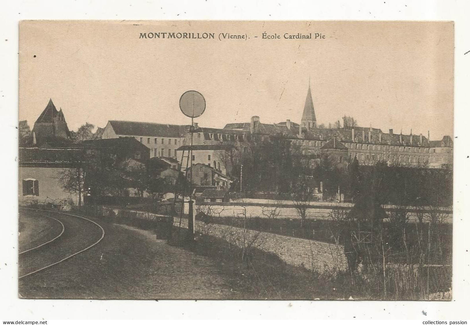 Cp, 86,  MONTMORILLON, école CARDINAL PIE, Vierge - Montmorillon