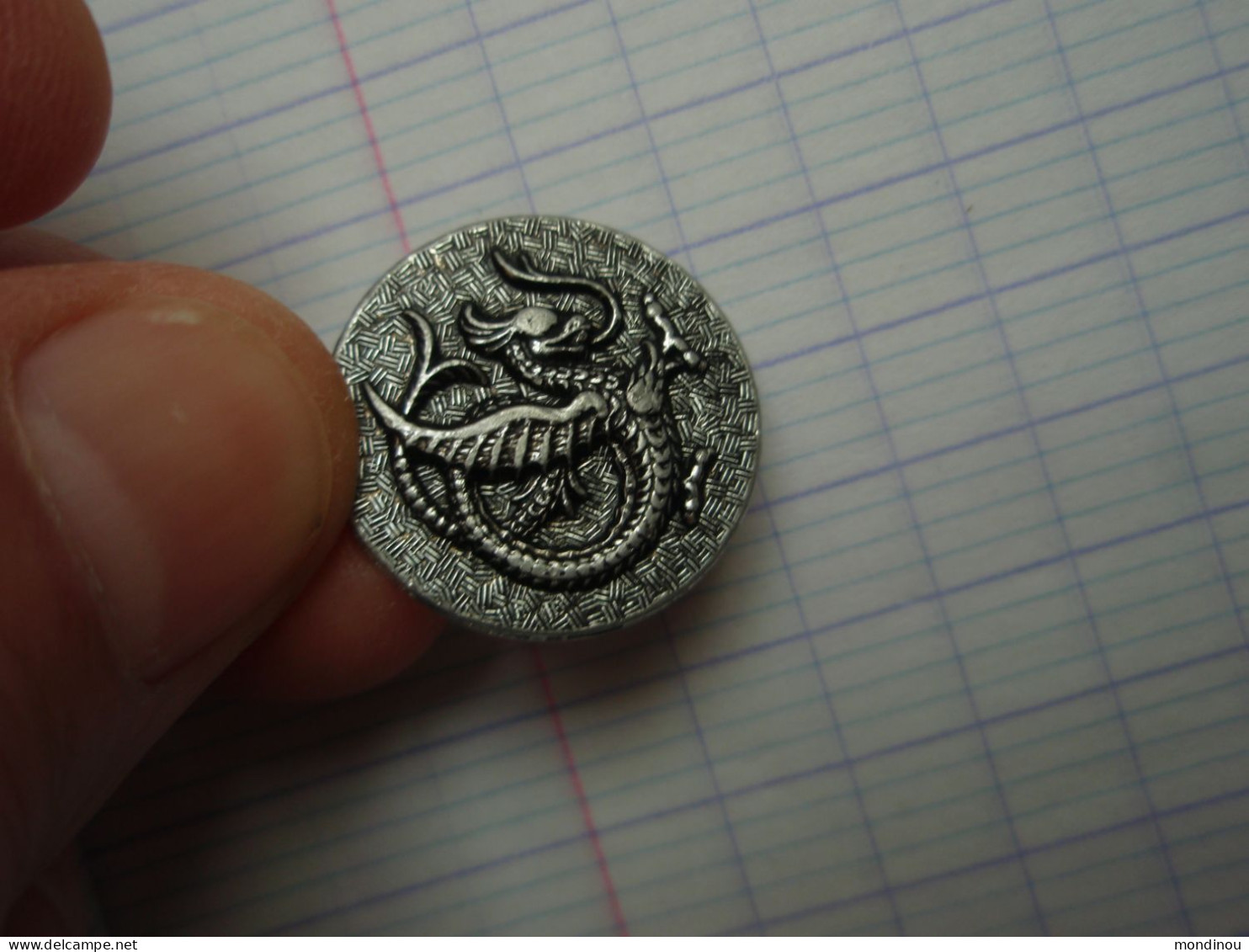 Bouton Dragon - 24 Mm - Plastique Ou Autre - Knoppen