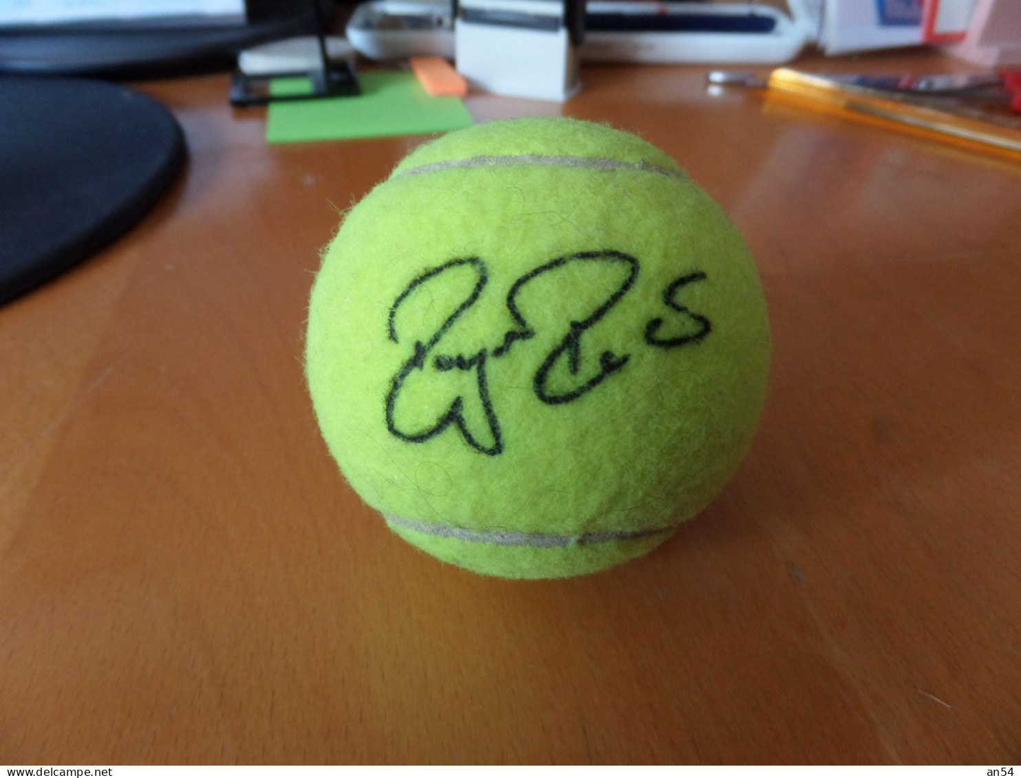 BALLE DE TENNIS SIGNEE ROGER FEDERER - Authographs