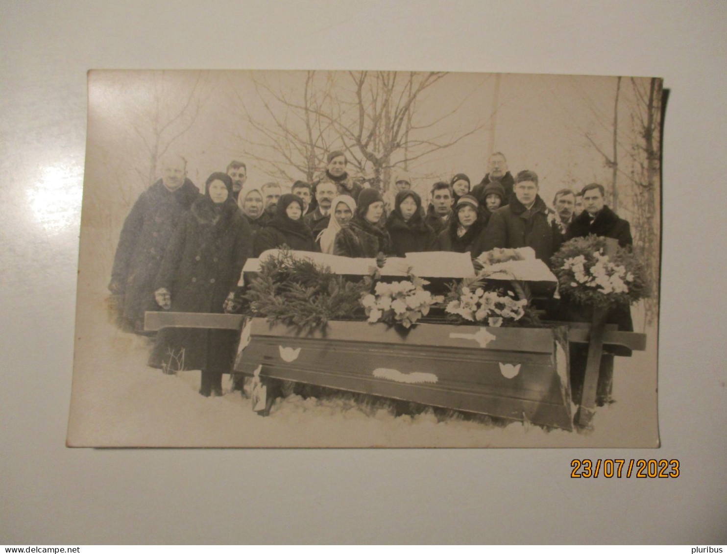 POSTMORTEM FUNERAL , DEAD OLD MAN IN COFFIN  , 13-1 - Begrafenis