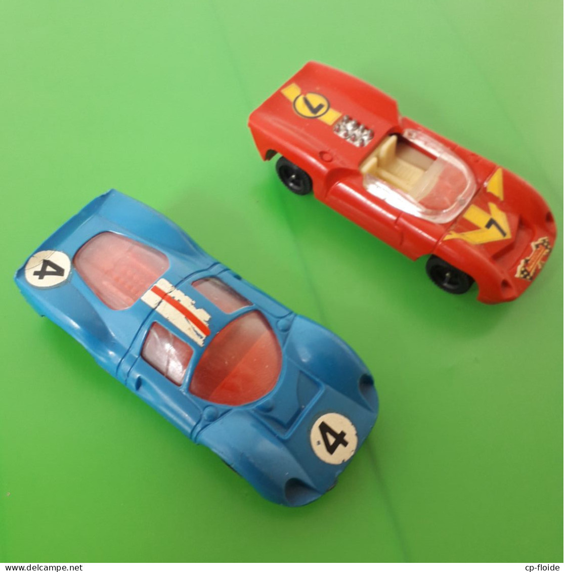 JOUET . CHAMPION . " FERRARI P3 " & " LOLA T7D " . 2 MINIATURES - Réf. N°163J - - Other & Unclassified