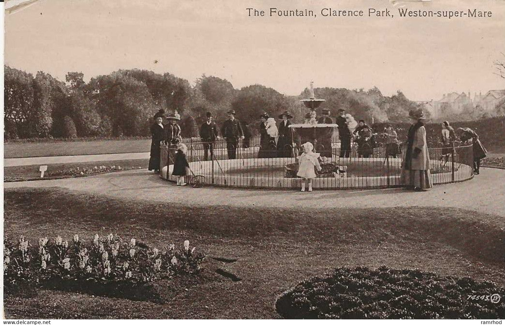 WESTON-SUPER-MARE - The Fountain, Clarence Park (Publisher - Unknown) Date - June 1915, Used - Weston-Super-Mare