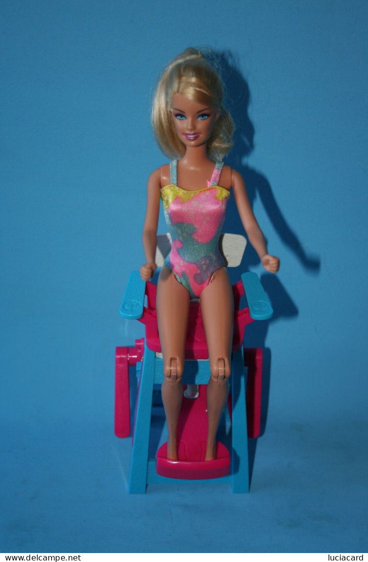 Doll BARBIE BAGNINA CON SEDIA PER SPIAGGIA LIFEGUARD BEACH - Barbie