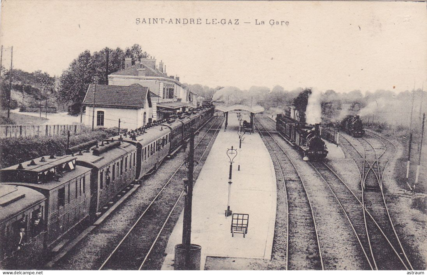 Cpa -38 - St André Le Gaz - Personnages - La Gare - Edi B & G Lyon - Saint-André-le-Gaz