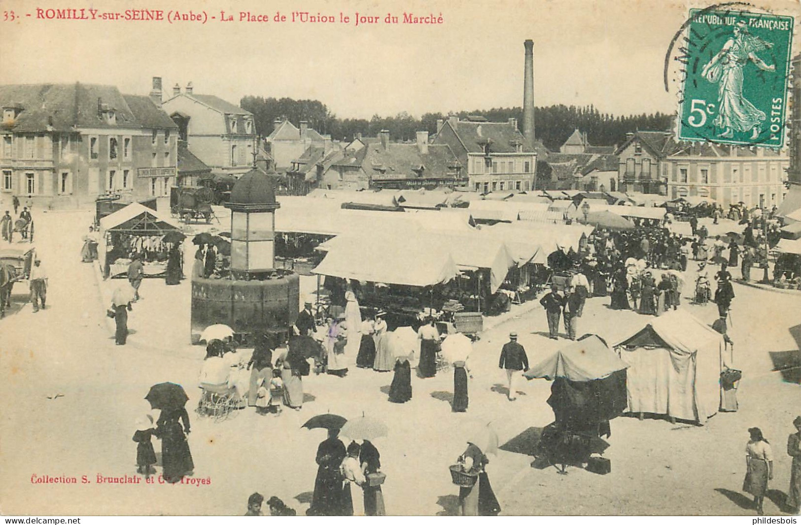 AUBE  ROMILLY SUR SEINE  La Place De L'union Un Jour De Marché - Romilly-sur-Seine