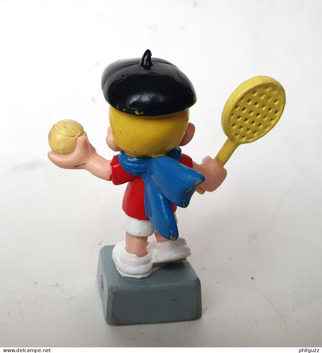 Figurine BENOIT BRISEFER Tennisman - PUBLICITAIRE A. C. MUCO SPORTIVO -   1991 (2) - Figurines En Plástico