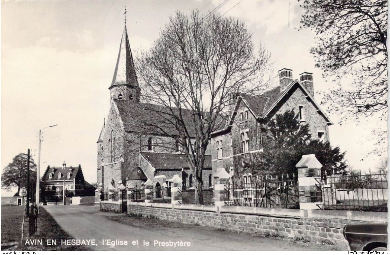 BELGIQUE - Avin En Hesbaye - L'Eglise Et Le Presbytère - Carte Postale Ancienne - Hannut