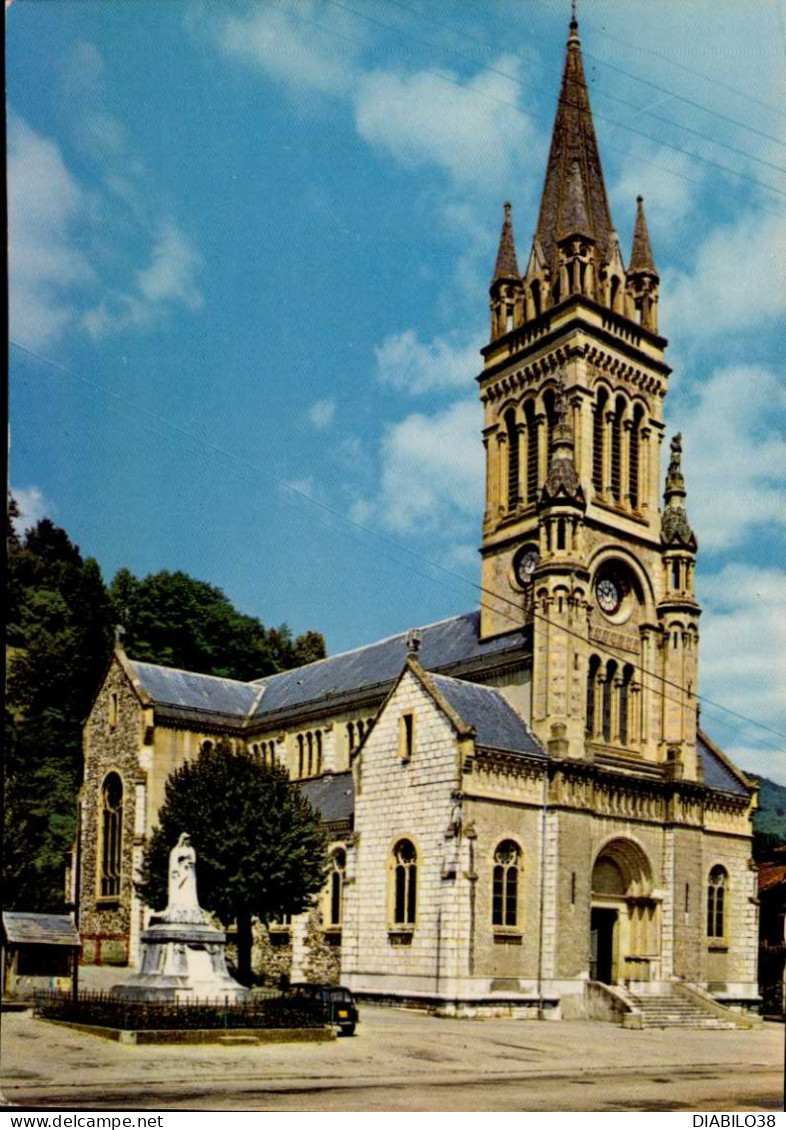 VINAY    ( ISERE )    EGLISE ET MONUMENT AUX MORTS - Vinay