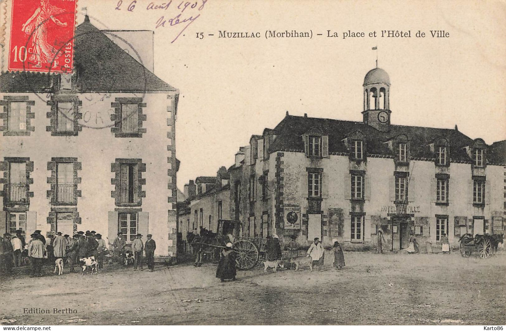 Muzillac * 1906 * La Place De L'hôtel De Ville * Marché ? * Villageois - Muzillac