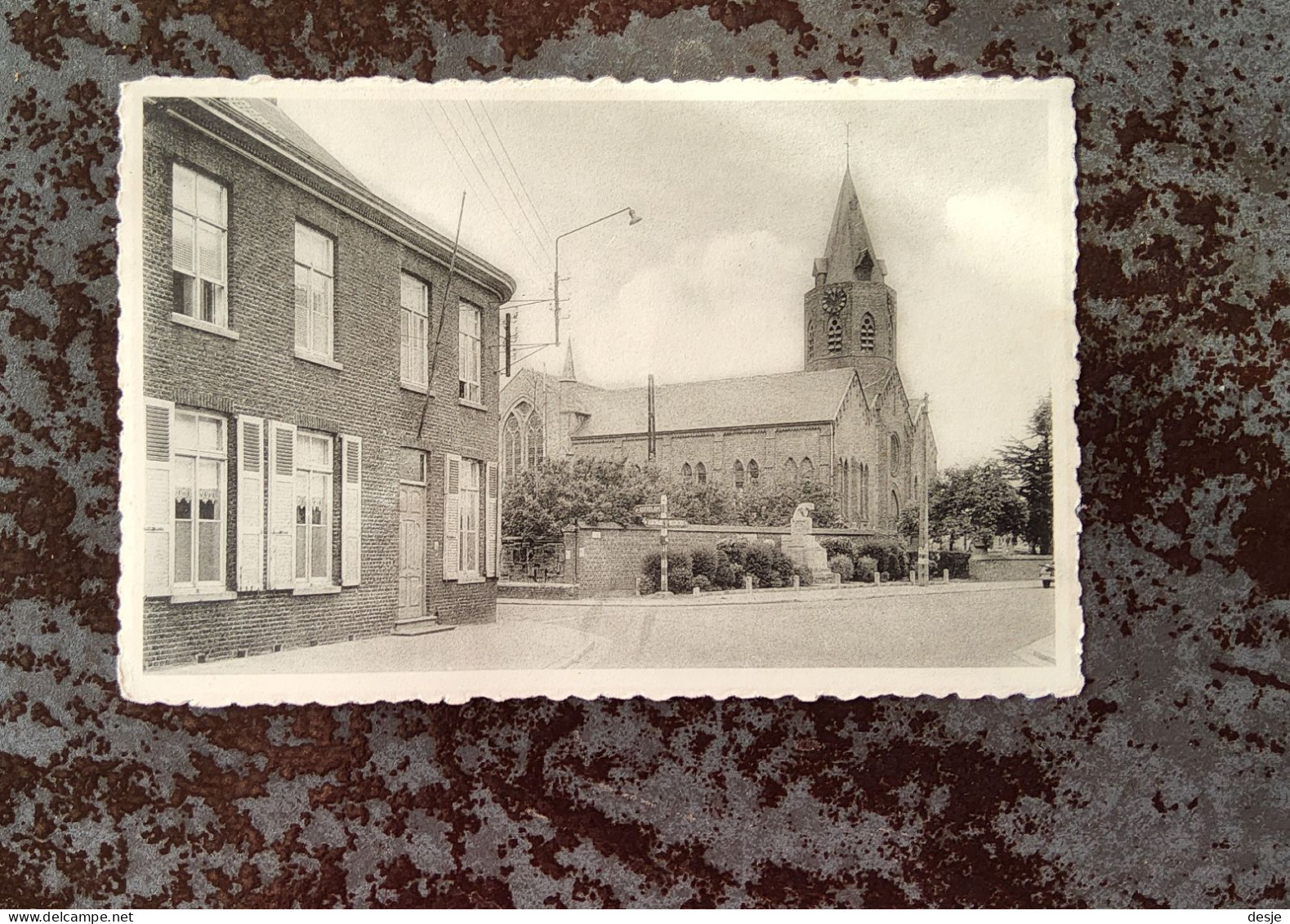 Ichtegem Eernegem Sint Medarduskerk, Kloosteren Standbeeld Der Gesneuvelden - Ichtegem