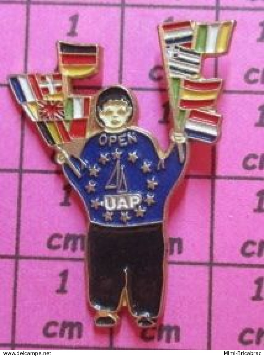 513D Pin's Pins / Beau Et Rare / SPORTS / VOILE BATEAU OPEN UAP SUPPORTEUR AVEC DES DRAPEAUX - Zeilen