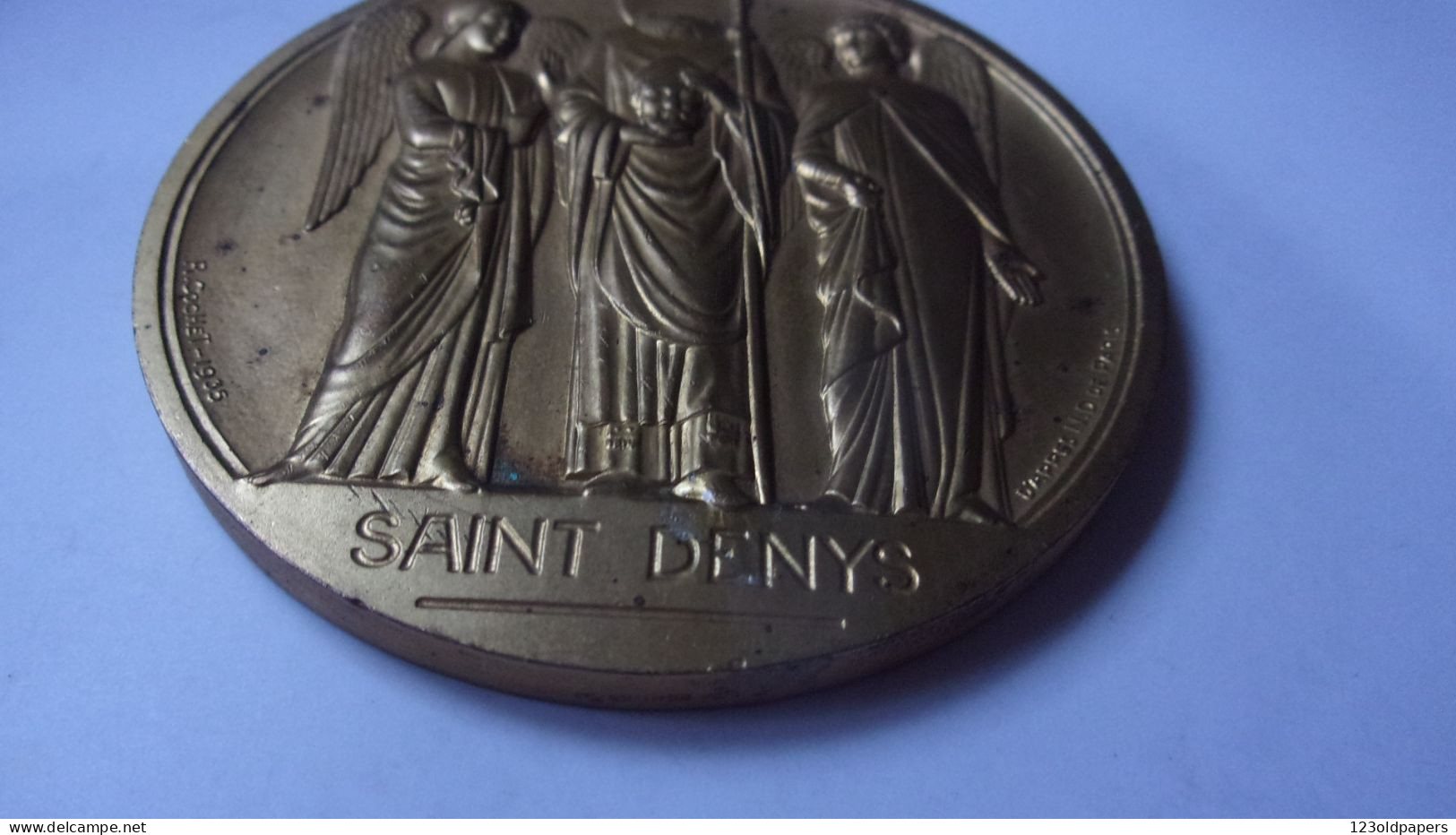 BRONZE MONTJOIE SAINT DENYS  SAINT DENIS COCHET 1935 BANNIERE DE FRANCE - Royaux / De Noblesse