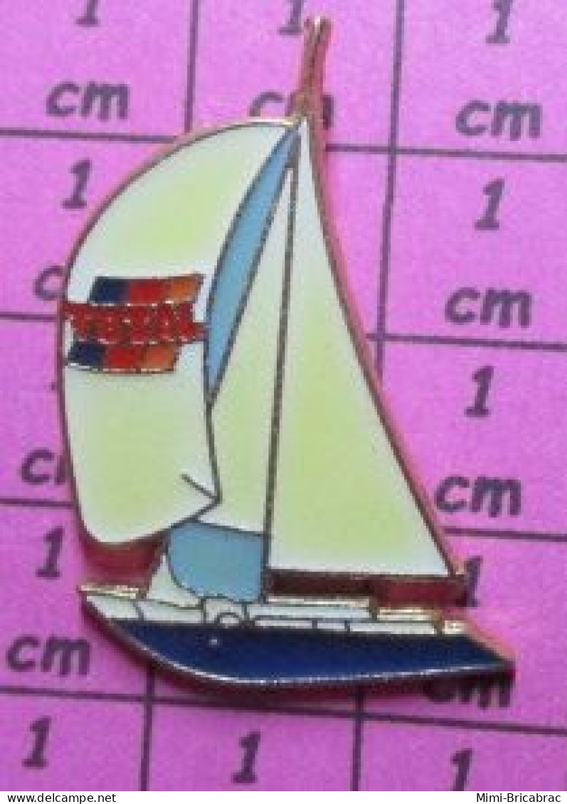 311B Pin's Pins / Beau Et Rare / BATEAUX / VOILIER TOTAL VOILE REGATE COURSE - Sailing, Yachting