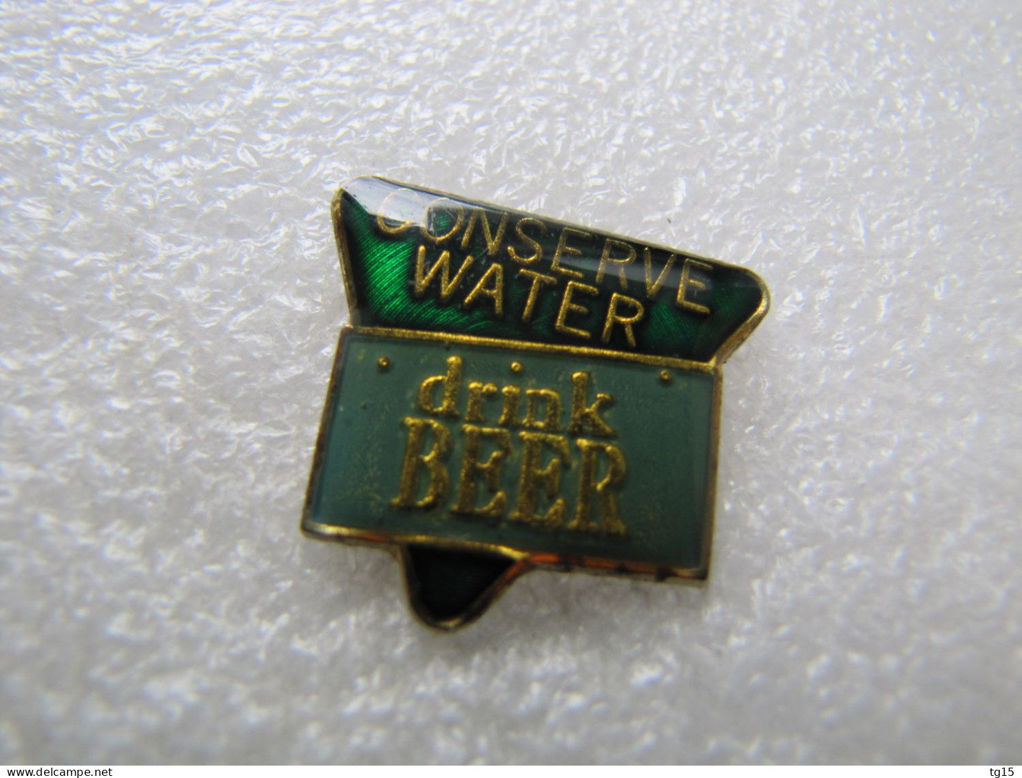 PIN'S    CONSERVE WATER    DRINK BEER - Bière