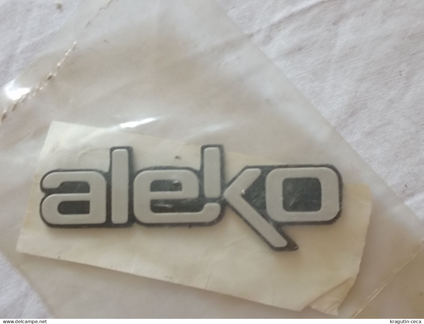 ALEKO RUSSIA Moskvitch АЛЕКО MOSKVICH AUTO BADGE CAR EMBLEM HOOD TRUNK LOGO SIGN FRONT AUTOMOBILE INSIGNIA PLASTIC NOS - Transports