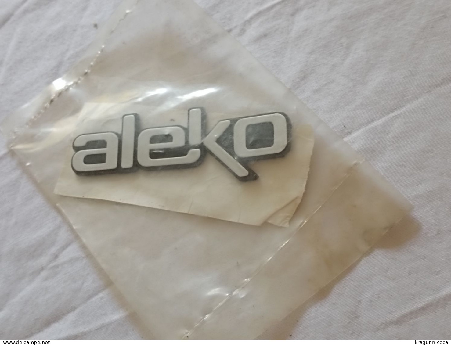 ALEKO RUSSIA Moskvitch АЛЕКО MOSKVICH AUTO BADGE CAR EMBLEM HOOD TRUNK LOGO SIGN FRONT AUTOMOBILE INSIGNIA PLASTIC NOS - Transports