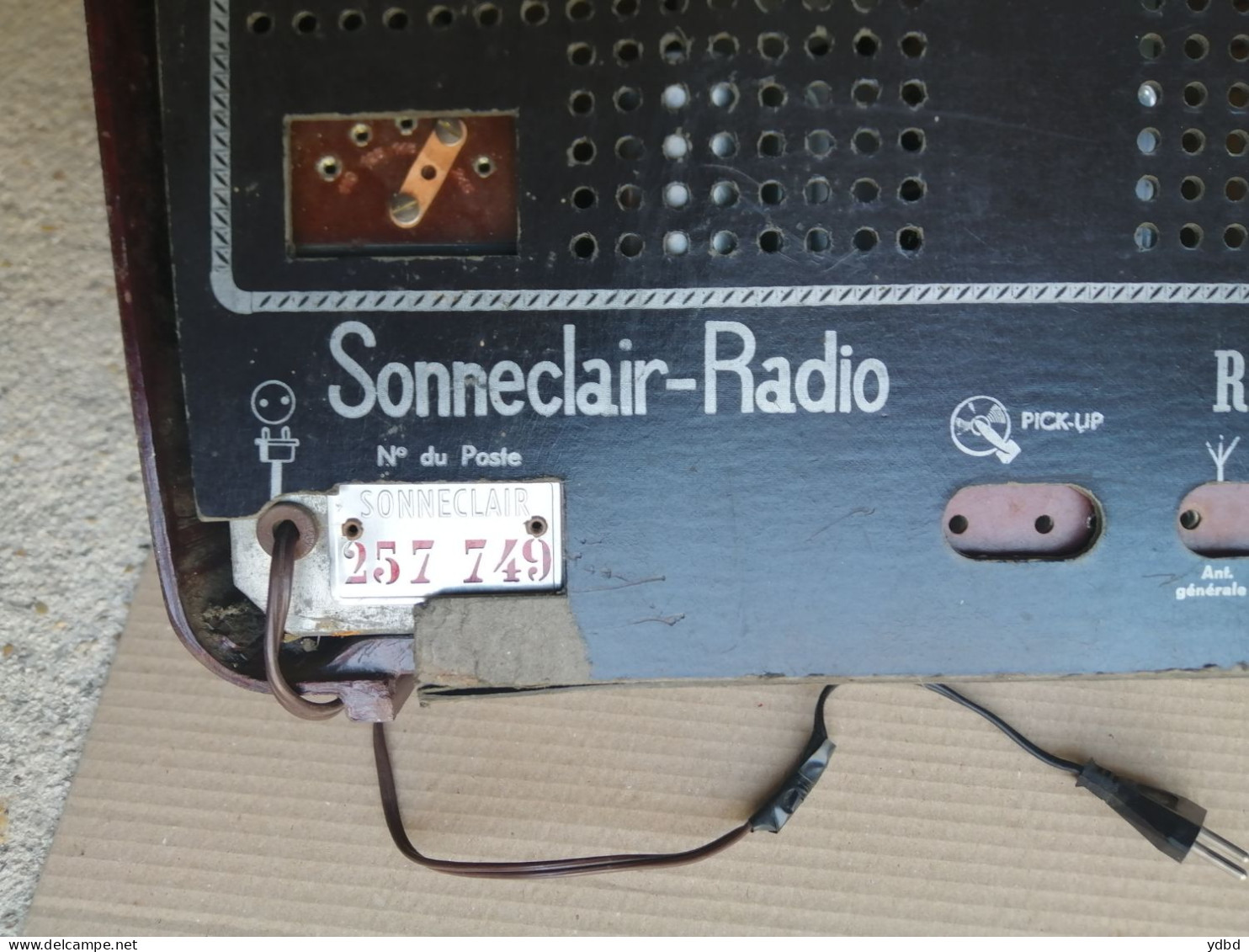 UN ANCIEN POSTE DE RADIO SONNECLAIR