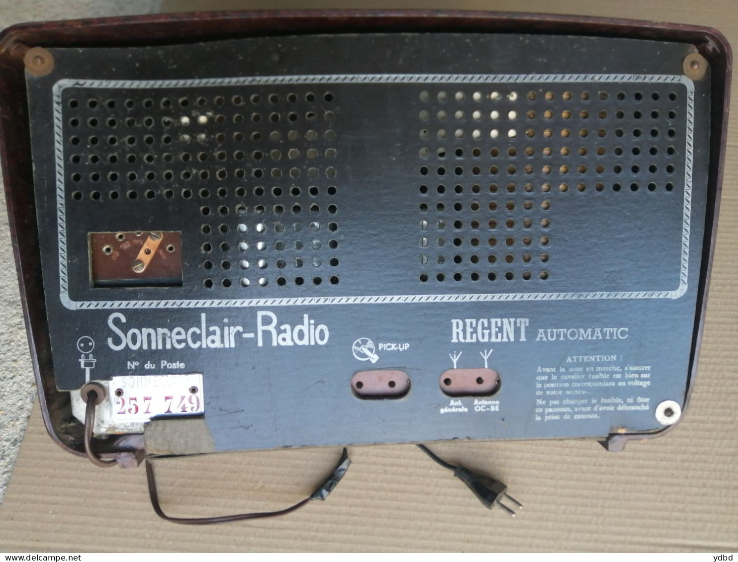 UN ANCIEN POSTE DE RADIO SONNECLAIR