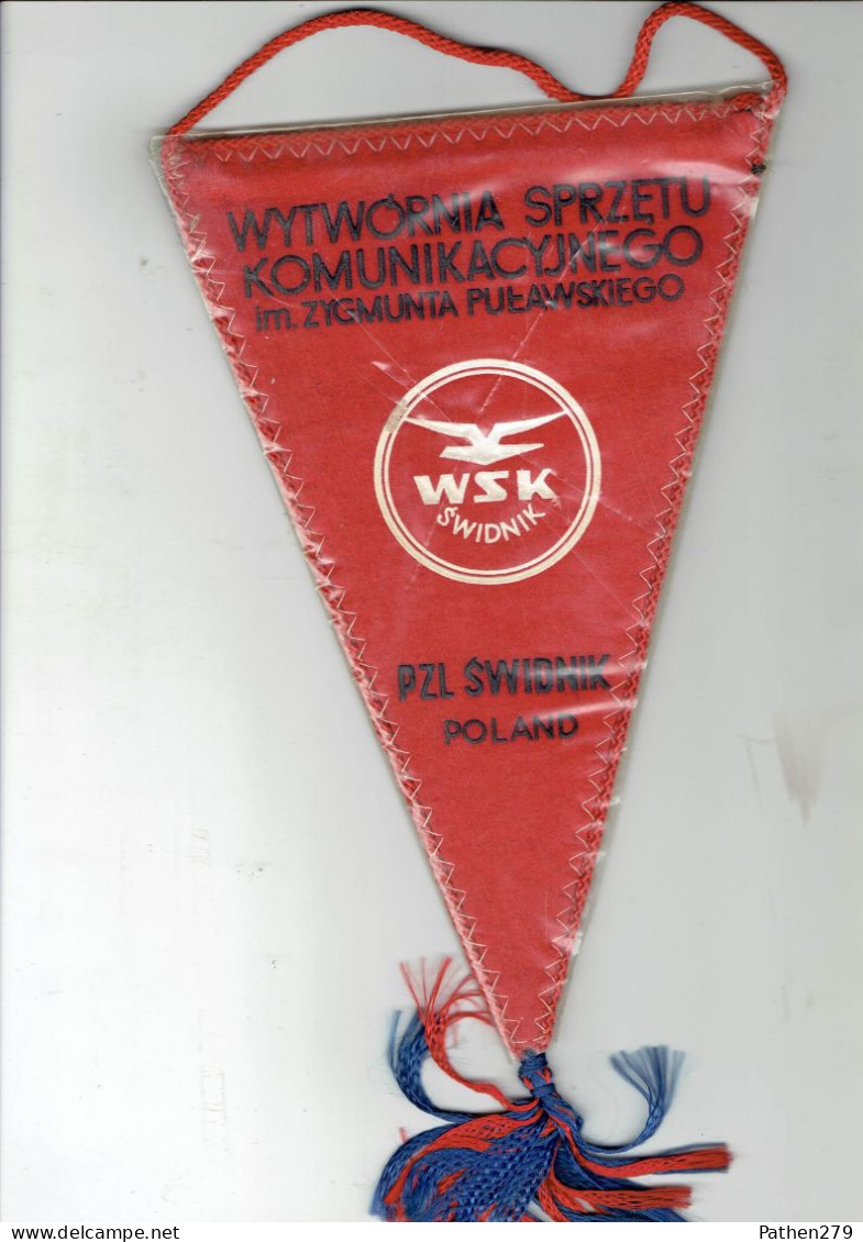 Fanion De L'usine Wytwornia Sprzetu Komunikacyjnego à SWIDNIK - Pologne - Années 60 - Werbung